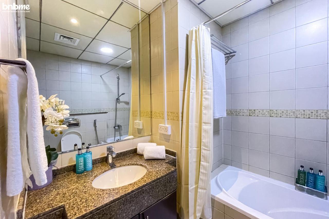 Bnbme - Bay Central Apartment Dubai Bagian luar foto